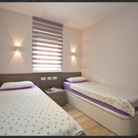 Adria Apartments Porec Esterno foto