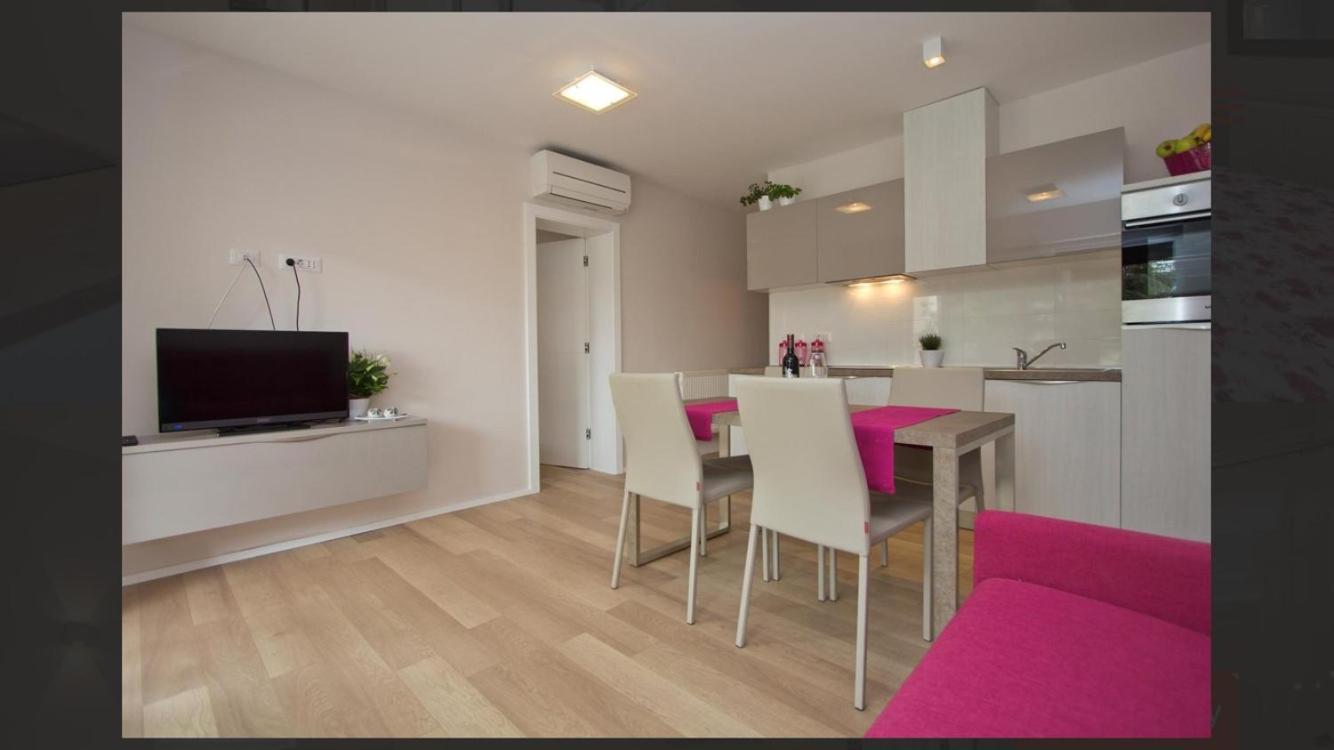 Adria Apartments Porec Esterno foto