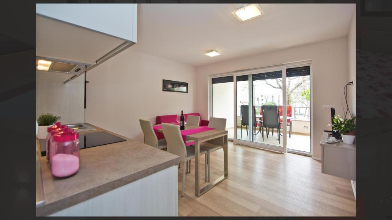 Adria Apartments Porec Esterno foto
